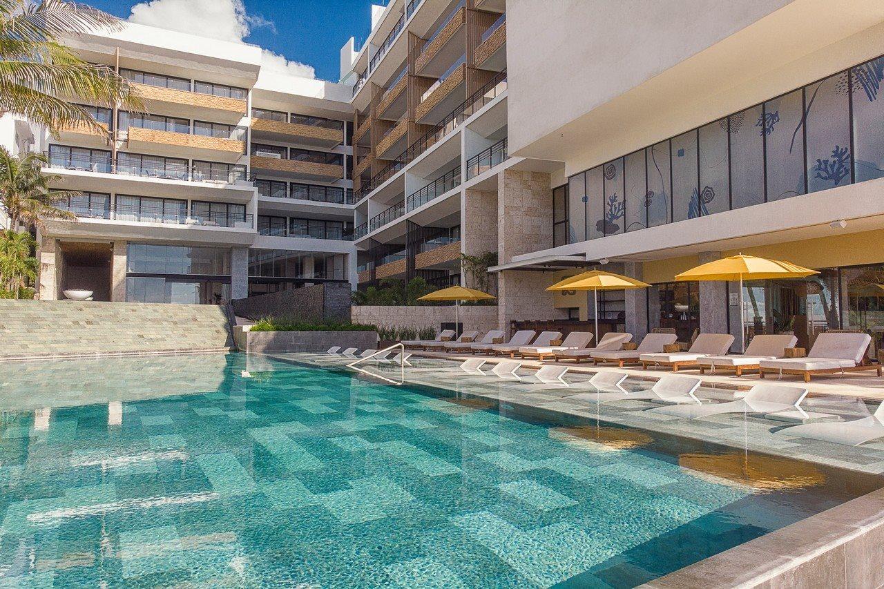 فندق The Fives Oceanfront بويرتو موريلوس المظهر الخارجي الصورة